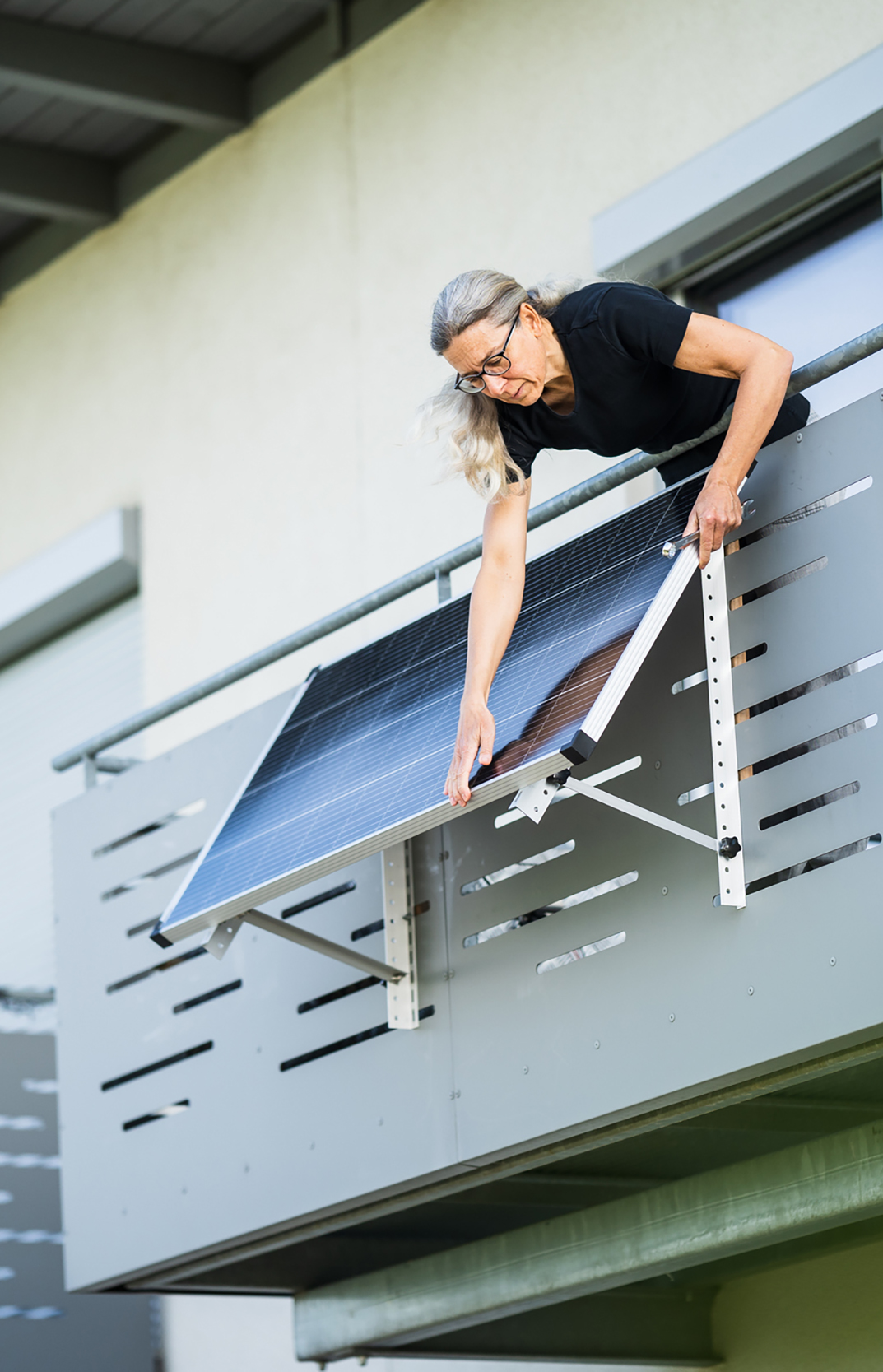 AEC-balconysolar-vert2